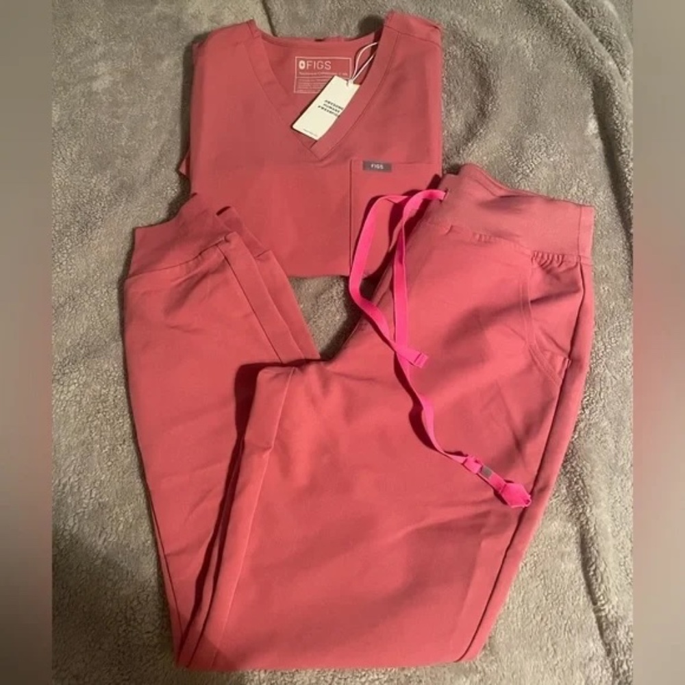 Figs BCA Limited Edition Quartz Pink Scrub Set NWT - XS top, XS Petite bottom